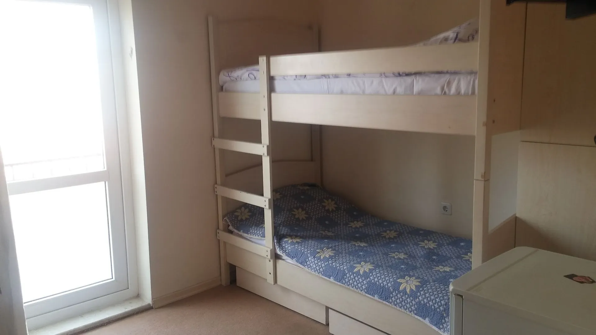 Palace Hostel contacts